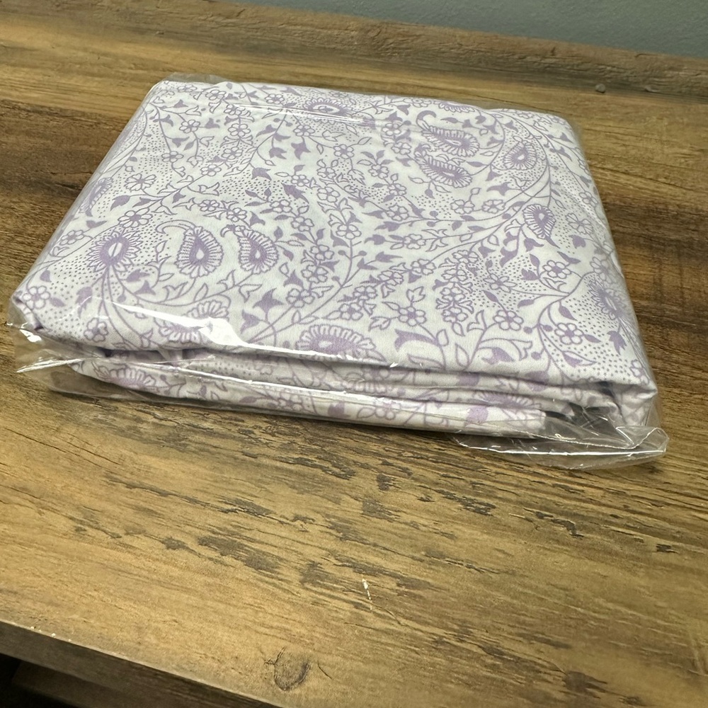 Amazon Basics Lavender Paisley Standard Pillowcases, 2 pack. NWT. - Picture 3 of 3